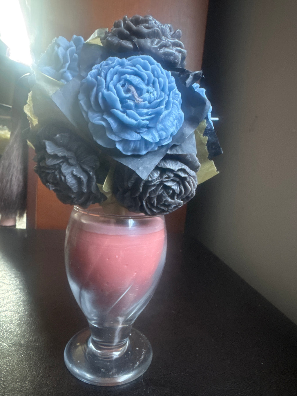 Bouquet de Velas Artesanales — Peonías Azules con Aroma a Lavanda